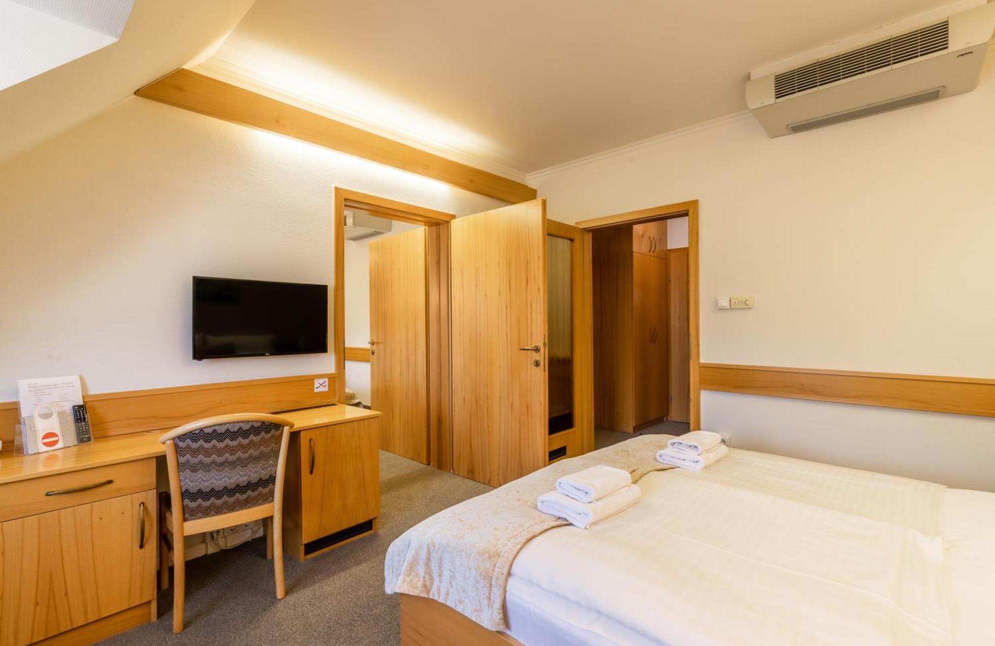 Aqua Hotel Termal Mosonmagyaróvár Buitenkant foto