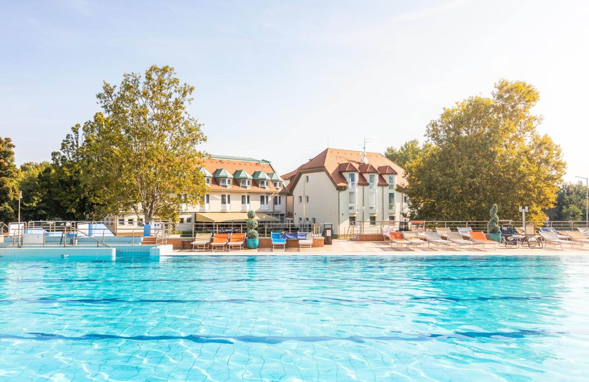 Aqua Hotel Termal Mosonmagyaróvár Buitenkant foto